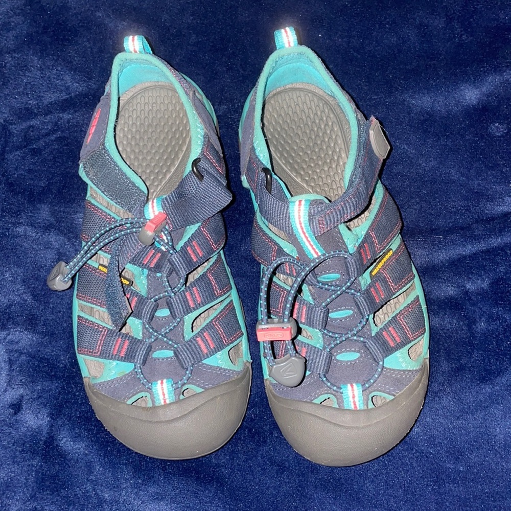 Kids keens size 3
